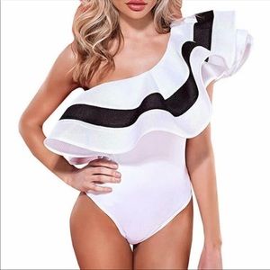 Very cute one shoulder ruffle bodysuit